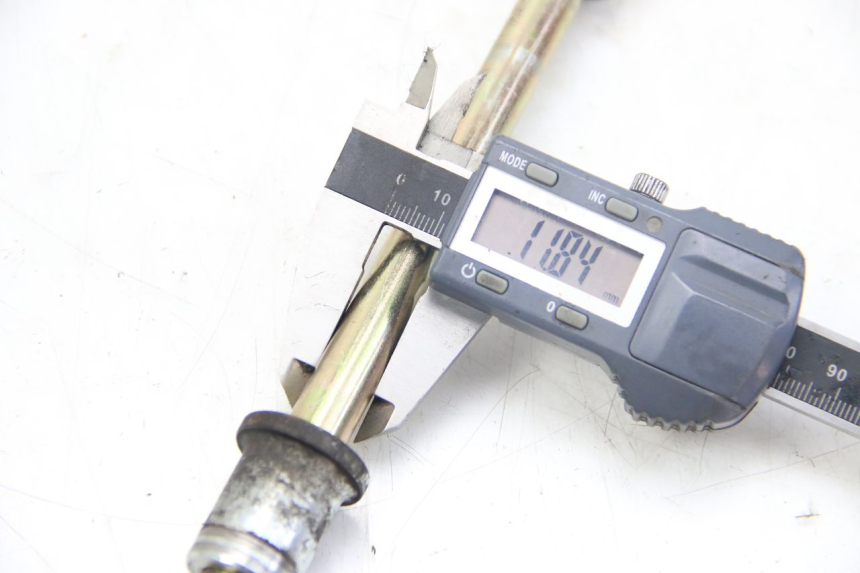 photo de AXE ROUE AVANT SYM JET EURO X 2T 50 (2003 - 2007) - Autre angle de vue