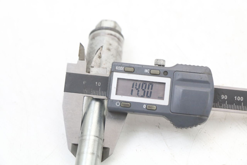 photo de Front wheel axle JINLUN JL HIGHLANDER 125 (2007 - 2015) - Autre angle de vue