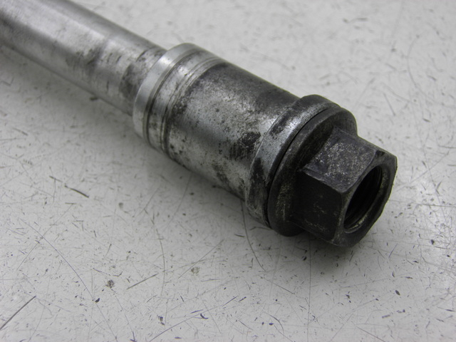 photo de AXE ROUE AVANT KAWASAKI ER - 5 500 (1997 - 2000) - Détail de la pièce