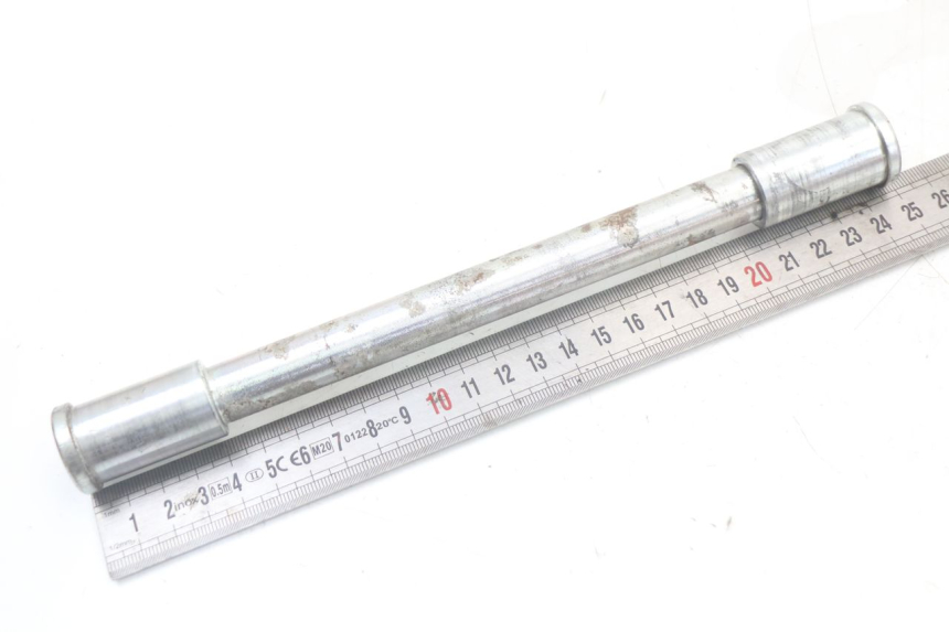 photo de AXE ROUE AVANT KAWASAKI GTR 1000 (1994 - 2004) - Détail de la pièce