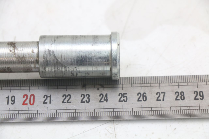 photo de AXE ROUE AVANT KAWASAKI GTR 1000 (1994 - 2004) - Zoom état d’usage