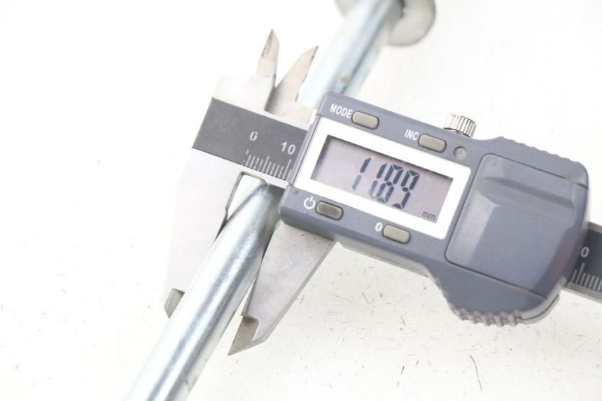 photo de AXE ROUE AVANT PEUGEOT KISBEE 2T 50 (2010 - 2017) - Détail de la pièce