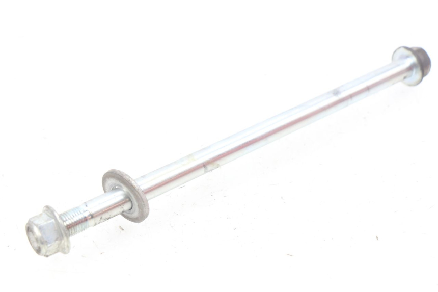 photo de AXE ROUE AVANT PEUGEOT KISBEE 2T 50 (2010 - 2017) - Gros plan technique