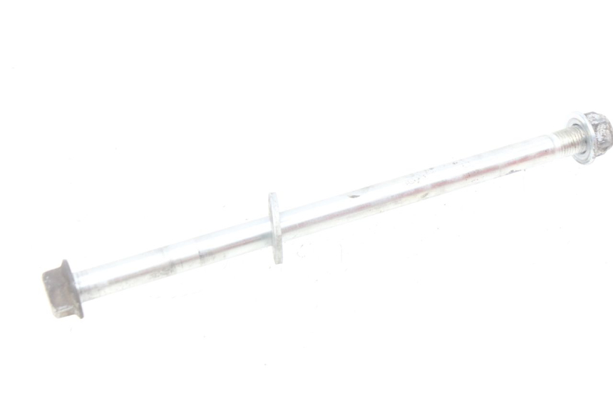 photo de AXE ROUE AVANT PEUGEOT KISBEE 4T 50 (2018 - 2022) - Gros plan technique