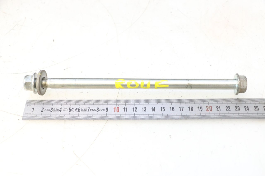 photo de AXE ROUE AVANT PEUGEOT KISBEE 4T 50 (2023 - 2026) - Autre angle de vue