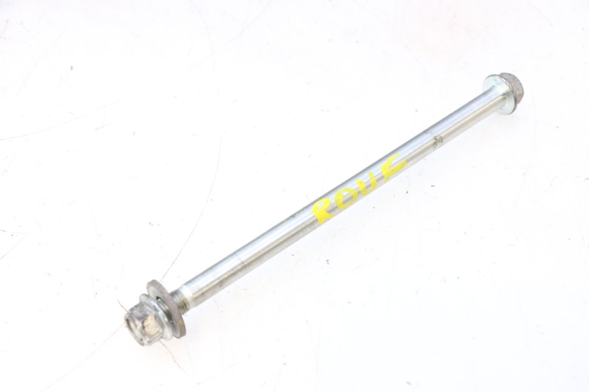 photo de AXE ROUE AVANT PEUGEOT KISBEE 4T 50 (2023 - 2026) - Gros plan technique