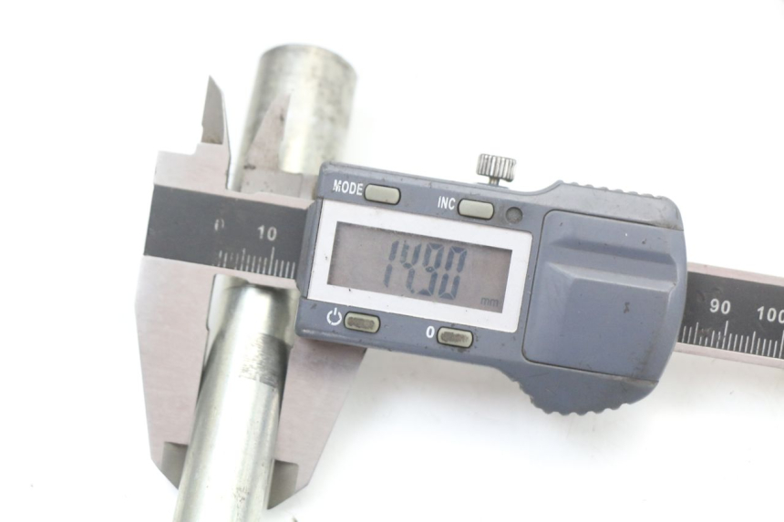 photo de AXE ROUE AVANT RENAULT KOURANOS 125 (2001 - 2004) - Vue d’ensemble