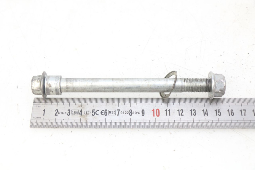 photo de AXE ROUE AVANT POCKET BIKE KXD 50 - Gros plan technique