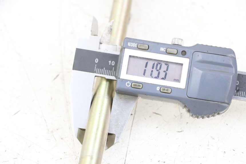 photo de AXE ROUE AVANT KYMCO STRYKER OFF ROAD 125 (1999 - 2005) - Détail de la pièce