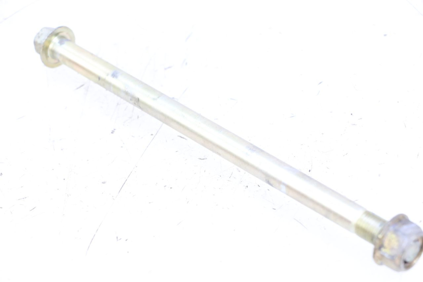 photo de AXE ROUE AVANT KYMCO STRYKER OFF ROAD 125 (1999 - 2005) - Gros plan technique