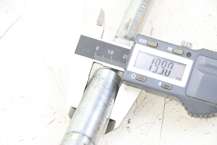 photo de AXE ROUE AVANT KYMCO X-TOWN XTOWN 125 (2016 - 2021) - Autre angle de vue