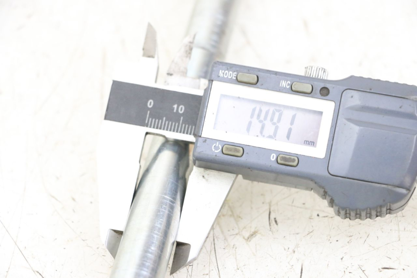 photo de AXE ROUE AVANT KYMCO X-TOWN XTOWN 125 (2016 - 2021) - Gros plan technique