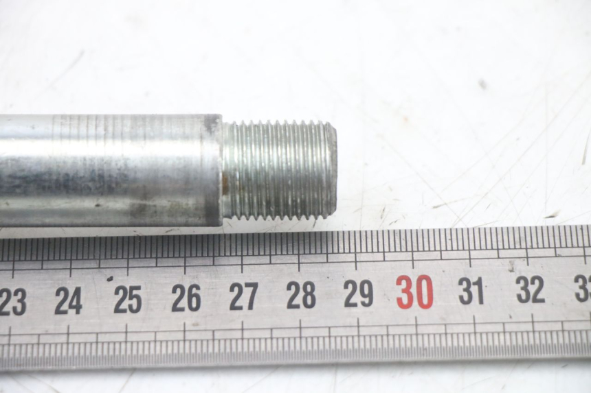 photo de AXE ROUE AVANT KYMCO XCITING 500 (2007 - 2010) - Autre angle de vue