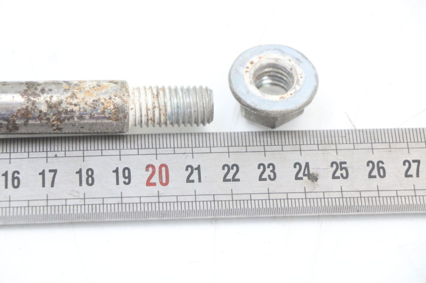 photo de AXE ROUE AVANT PIAGGIO LIBERTY 4T 50 (2018 - 2021) - Autre angle de vue