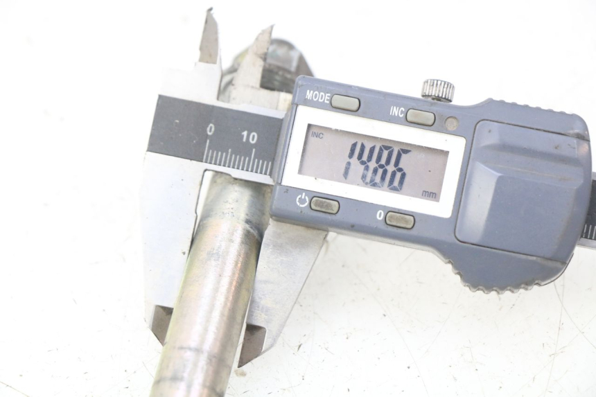 photo de AXE ROUE AVANT PIAGGIO LIBERTY IGET 4T 50 (2015 - 2020) - Autre angle de vue