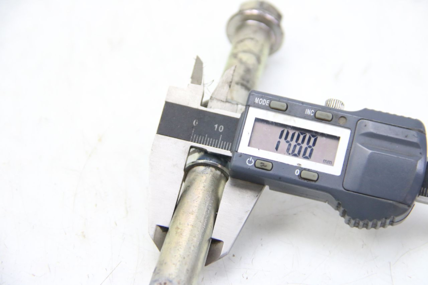 photo de AXE ROUE AVANT PIAGGIO LIBERTY IGET 4T 50 (2015 - 2020) - Détail de la pièce