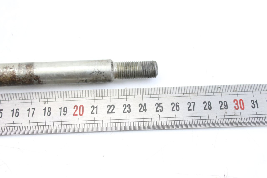 photo de AXE ROUE AVANT PEUGEOT LUDIX 50 (2008 - 2017) - Gros plan technique