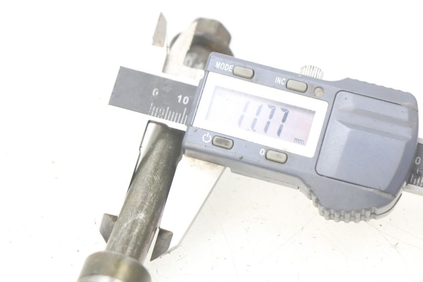 photo de AXE ROUE AVANT EUROCKA MATADOR 4T 50 (2010 - 2016) - Autre angle de vue