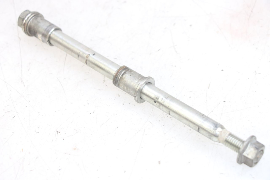 photo de AXE ROUE AVANT PIAGGIO MEDLEY 125 (2016 - 2023) - Gros plan technique