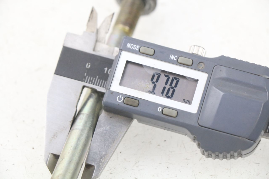 photo de AXE ROUE AVANT JM MOTORS MIA 50 (2017 - 2020) - Zoom état d’usage