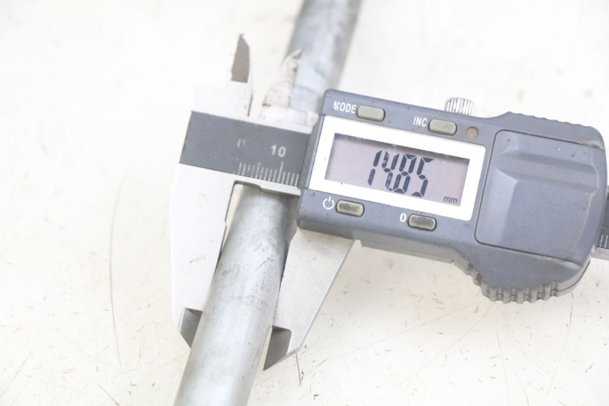 photo de AXE ROUE AVANT PIAGGIO NEW TYPHOON 50 (2010 - 2017) - Détail de la pièce