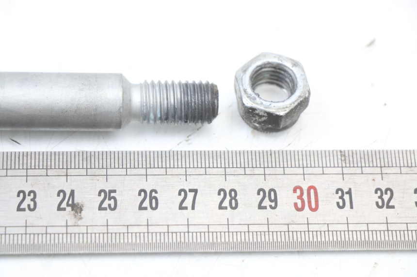 photo de AXE ROUE AVANT PIAGGIO NEW TYPHOON 50 (2018 - 2021) - Autre angle de vue