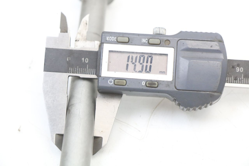 photo de AXE ROUE AVANT PIAGGIO NEW TYPHOON 50 (2018 - 2021) - Gros plan technique