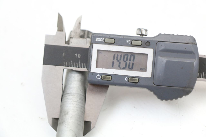 photo de AXE ROUE AVANT PIAGGIO NEW TYPHOON 50 (2018 - 2021) - Autre angle de vue