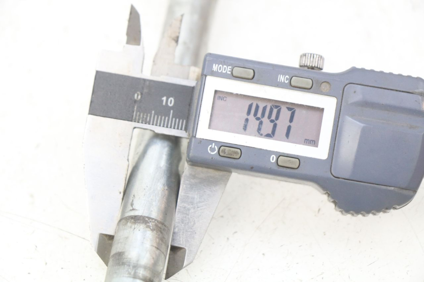 photo de AXE ROUE AVANT GILERA NEXUS 125 (2009 - 2013) - Vue d’ensemble