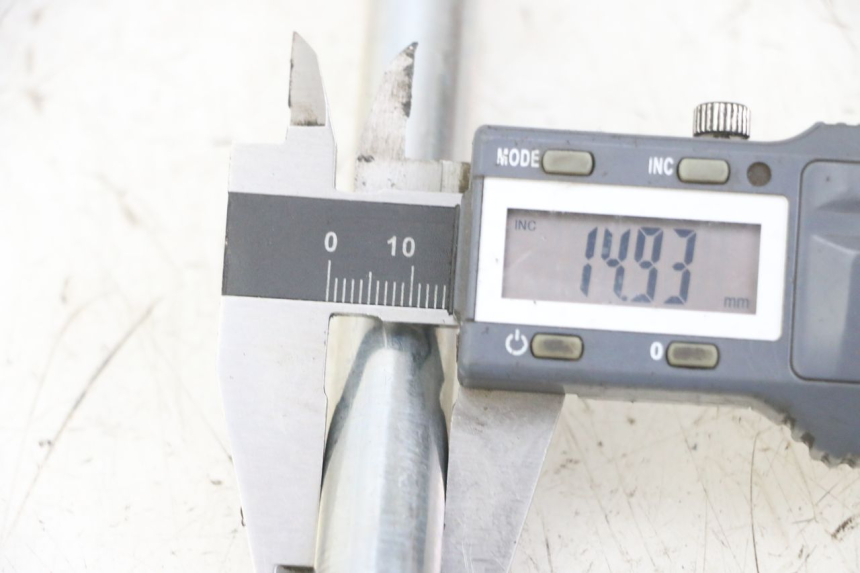 photo de AXE ROUE AVANT GILERA NEXUS 125 (2009 - 2013) - Vue d’ensemble