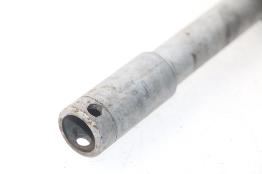 photo de AXE ROUE AVANT HONDA NSS EX FORZA 250 (2005 - 2013) - Autre angle de vue