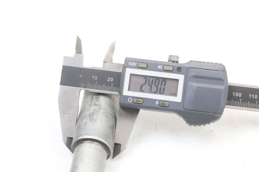 photo de AXE ROUE AVANT HONDA NTV DEAUVILLE 650 (1998 - 2001) - Autre angle de vue