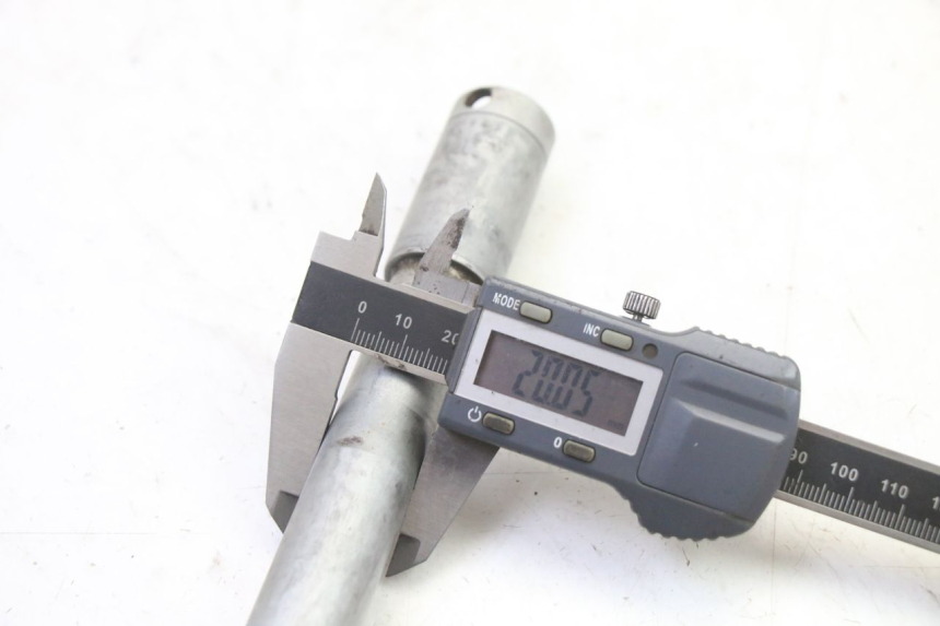 photo de AXE ROUE AVANT HONDA NTV DEAUVILLE 650 (2001 - 2006) - Vue d’ensemble