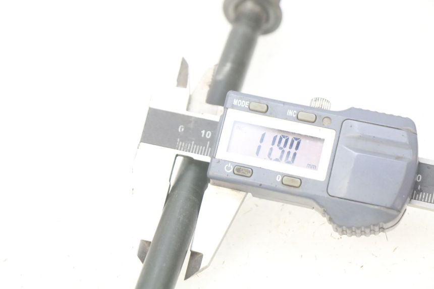 photo de AXE ROUE AVANT SYM ORBIT 2 2T 50 (2008 - 2018) - Autre angle de vue