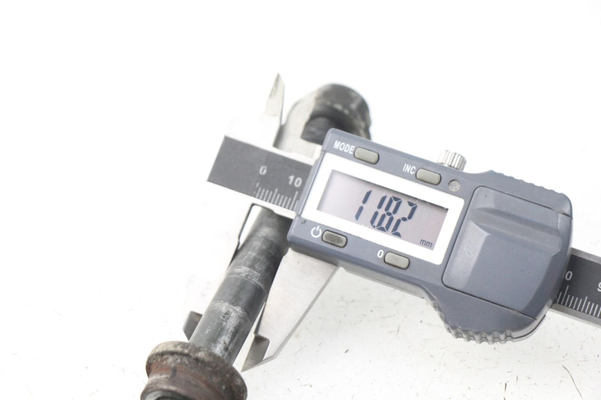 photo de AXE ROUE AVANT SYM ORBIT 2 4T 50 (2008 - 2017) - Autre angle de vue