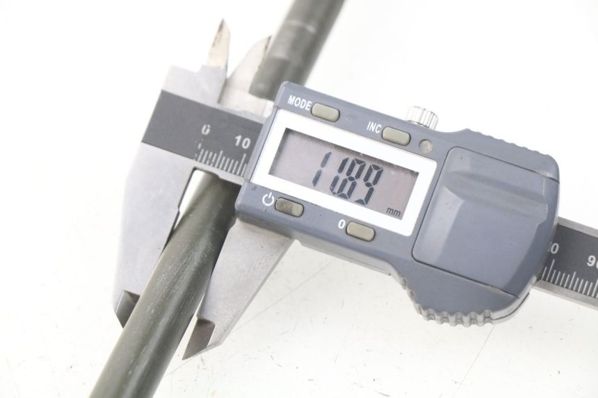 photo de AXE ROUE AVANT SYM ORBIT 2 4T 50 (2008 - 2017) - Autre angle de vue