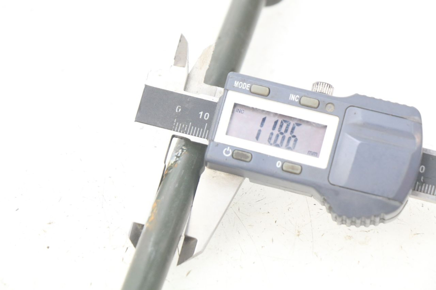 photo de AXE ROUE AVANT SYM ORBIT III 3 4T 50 (2018 - 2021) - Autre angle de vue