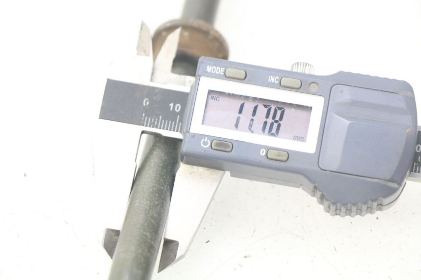 photo de AXE ROUE AVANT SYM ORBIT III 3 4T 50 (2018 - 2021) - Autre angle de vue