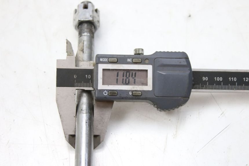 photo de AXE ROUE AVANT KEEWAY OUTLOOK 125 (2007 - 2013) - Zoom état d’usage