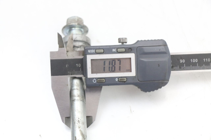 photo de AXE ROUE AVANT HONDA PCX (JF28) 125 (2009 - 2011) - Autre angle de vue