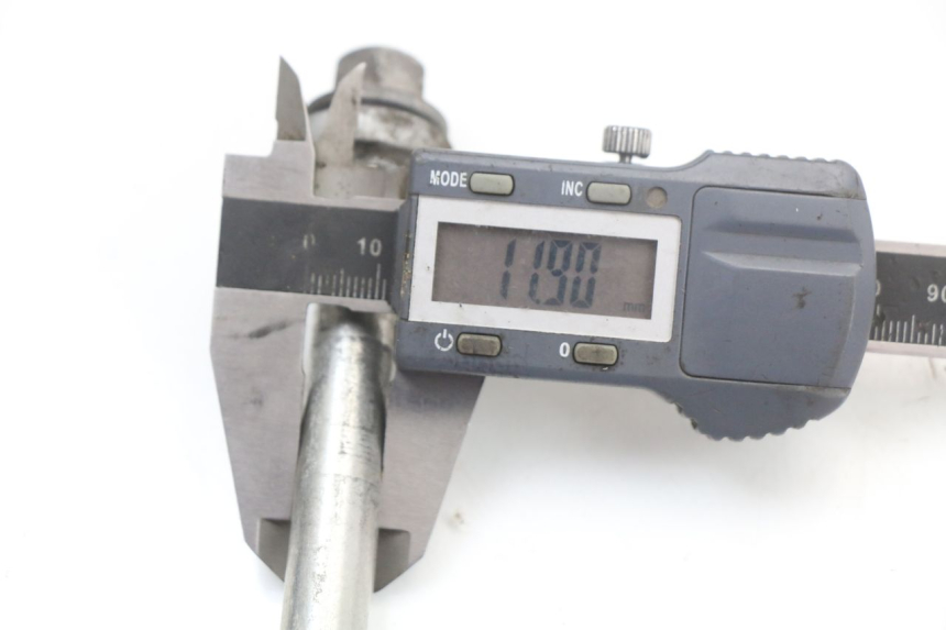 photo de AXE ROUE AVANT HONDA PCX (JF47) 125 (2012 - 2013) - Zoom état d’usage