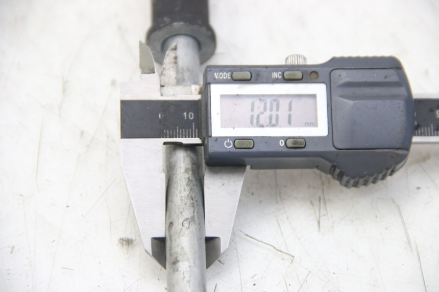 photo de AXE ROUE AVANT HONDA PES PS I 125 (2006 - 2012) - Zoom état d’usage