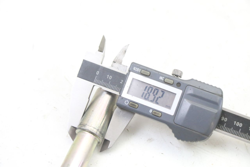 photo de AXE ROUE AVANT PEUGEOT CITYSTAR 2T 50 (2018 - 2021) - Gros plan technique