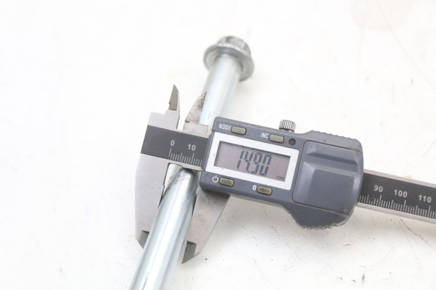 photo de AXE ROUE AVANT PEUGEOT DJANGO 125 (2014 - 2017) - Gros plan technique