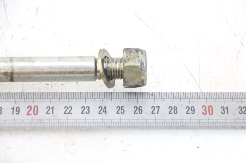 photo de AXE ROUE AVANT PEUGEOT ELYSTAR 125 (2002 - 2007) - Autre angle de vue