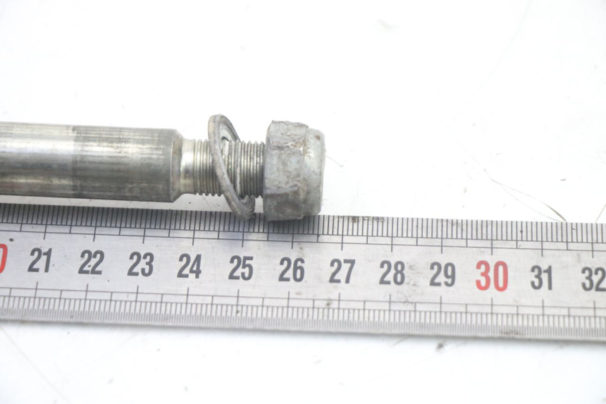 photo de AXE ROUE AVANT PEUGEOT TKR TREKKER FURIOUS 50 (2005 - 2014) - Autre angle de vue