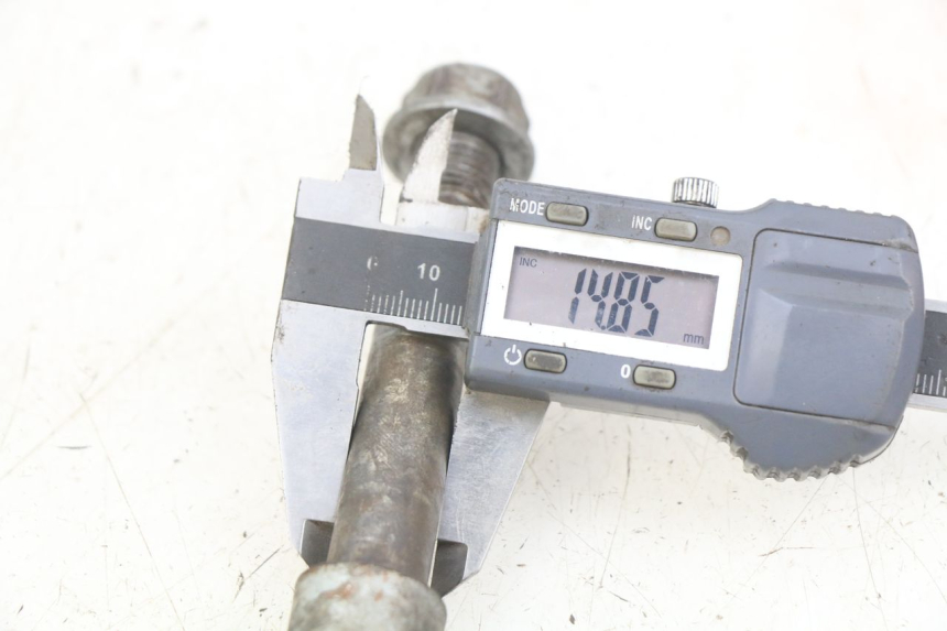 photo de AXE ROUE AVANT YCF PILOT 125 - Autre angle de vue