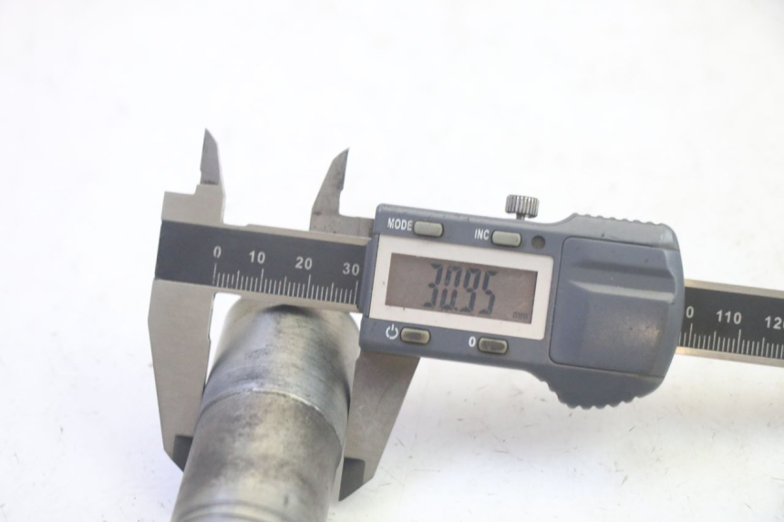 photo de AXE ROUE AVANT BMW R RT ABS 1200 (2010 - 2014) - Gros plan technique