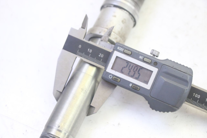 photo de AXE ROUE AVANT BMW R RT ABS 1200 (2010 - 2014) - Vue d’ensemble