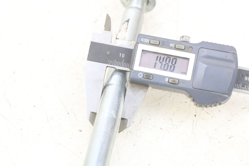 photo de AXE ROUE AVANT YAMASAKI RAPTOR 50 (2013 - 2018) - Détail de la pièce